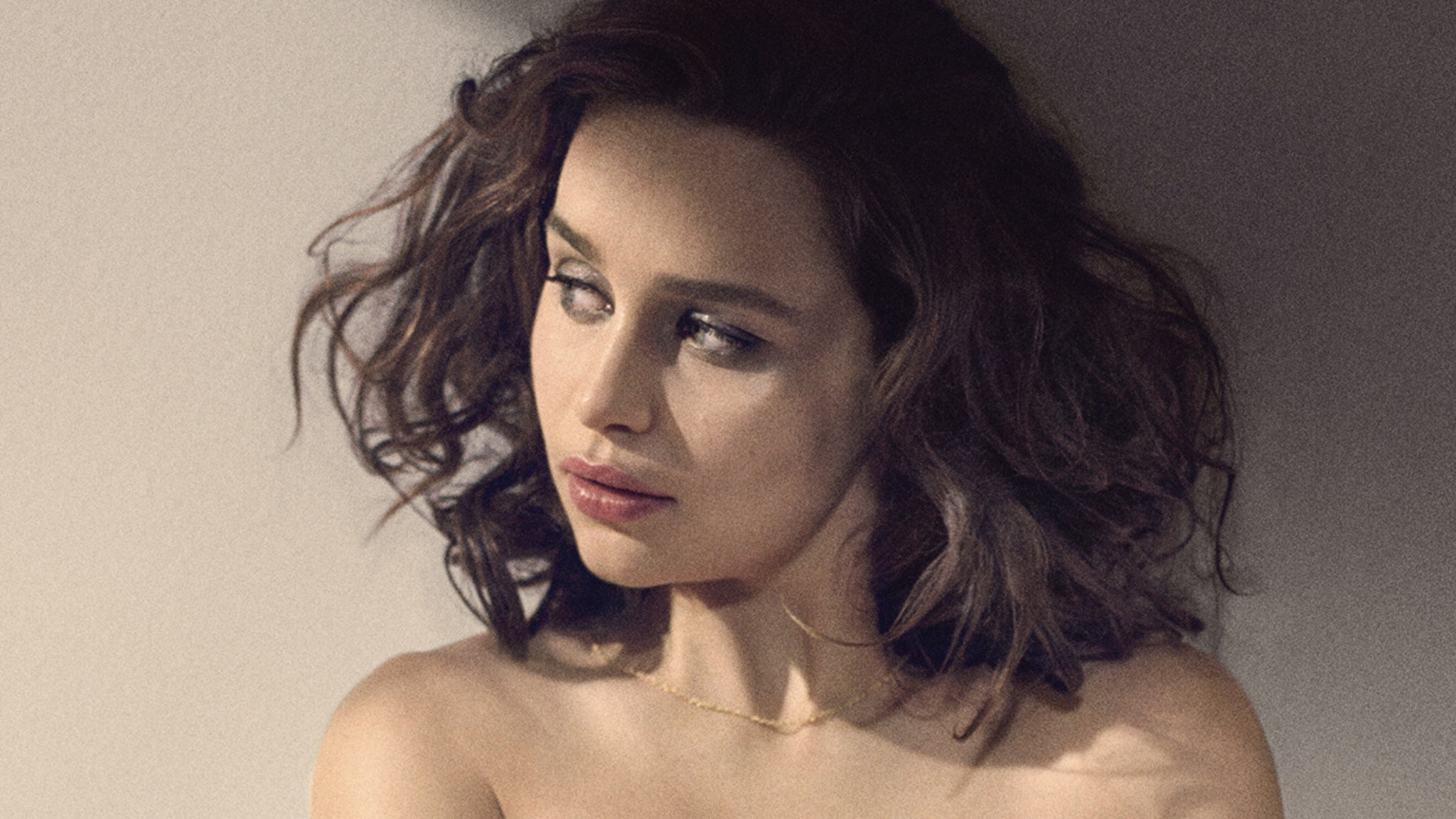 Emilia Clarke Goes Topless As She S Named Esquire S Sexiest Woman Alive