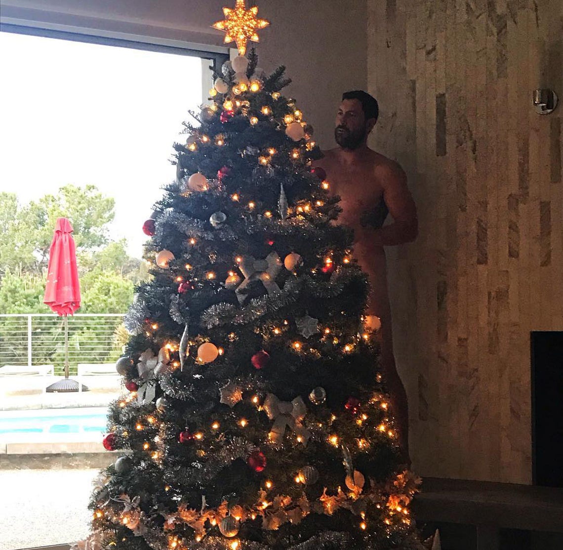 How the Stars Got Into the Holiday Spirit