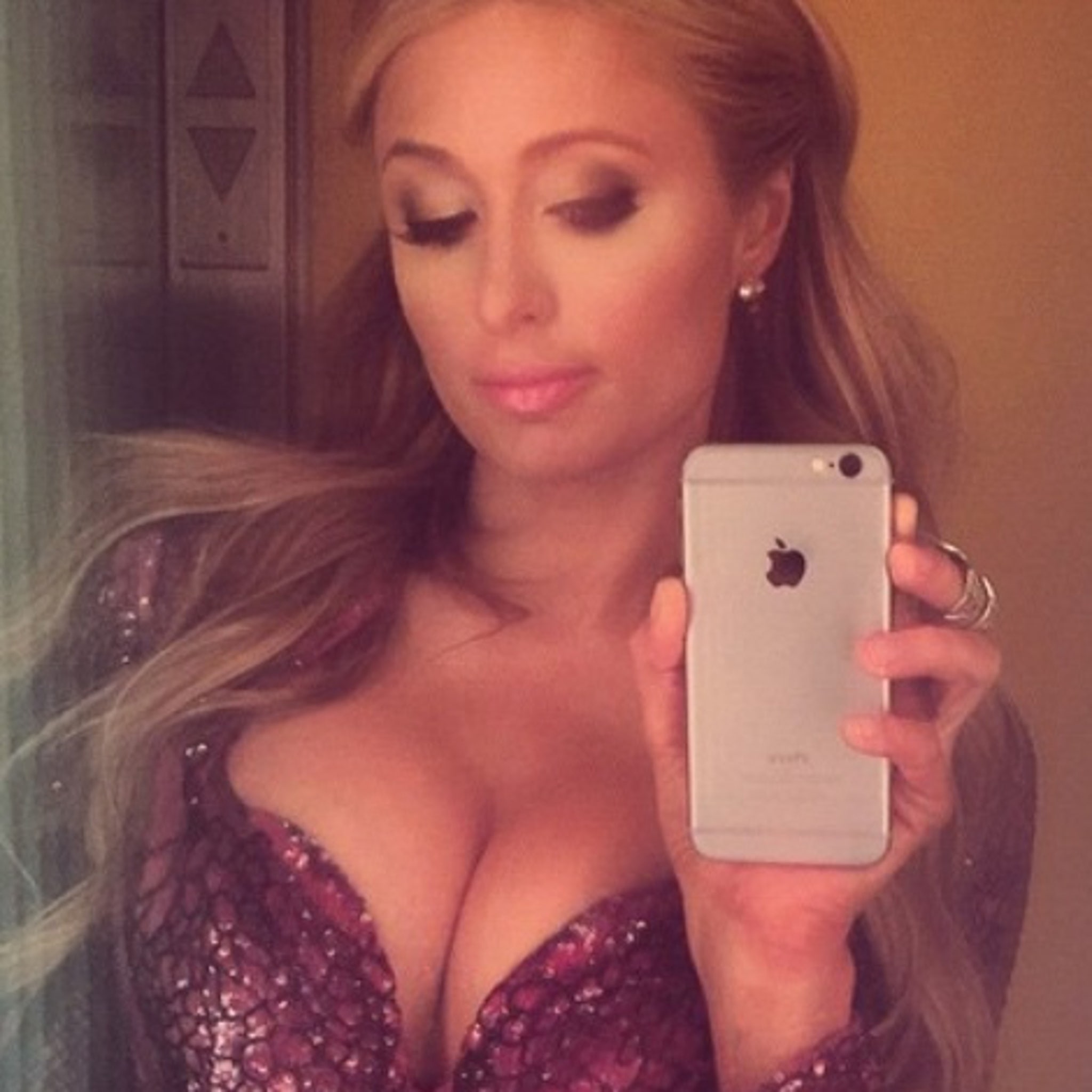 galleries tits bra cleavage selfie pictures & video