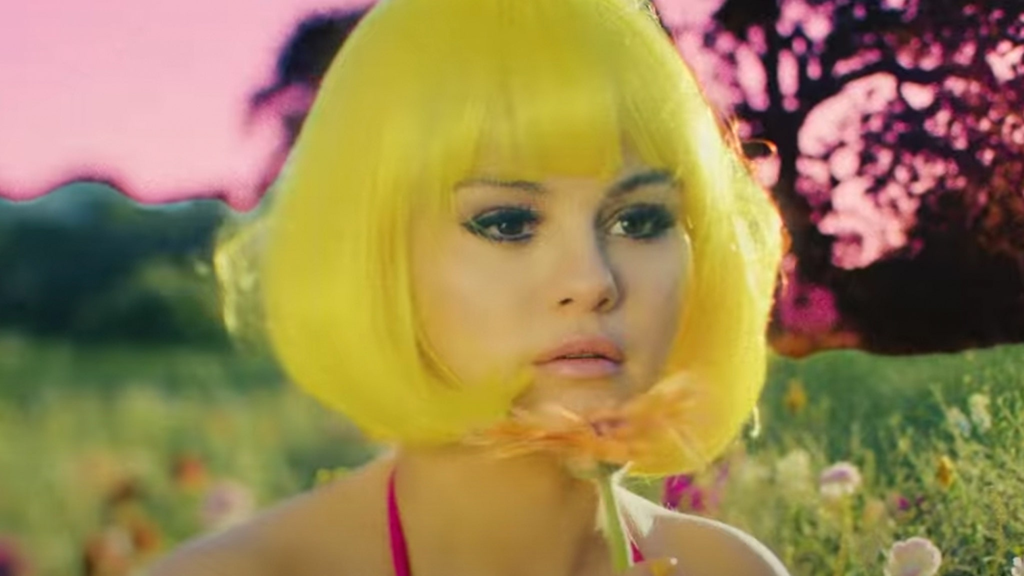 selena-gomez-rocks-colorful-wigs-in-music-video-for-999-new-spanish