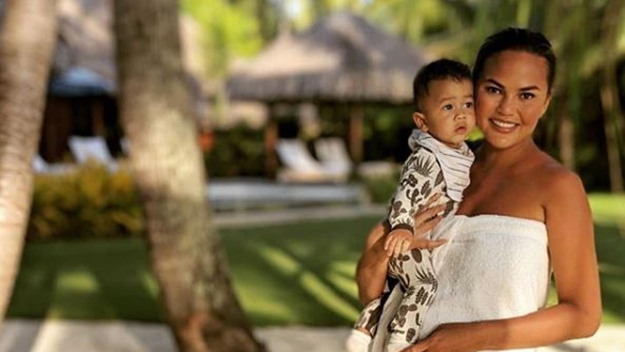 John Legend and Chrissy Teigen Take Luna and Miles on Tropical Family(01)