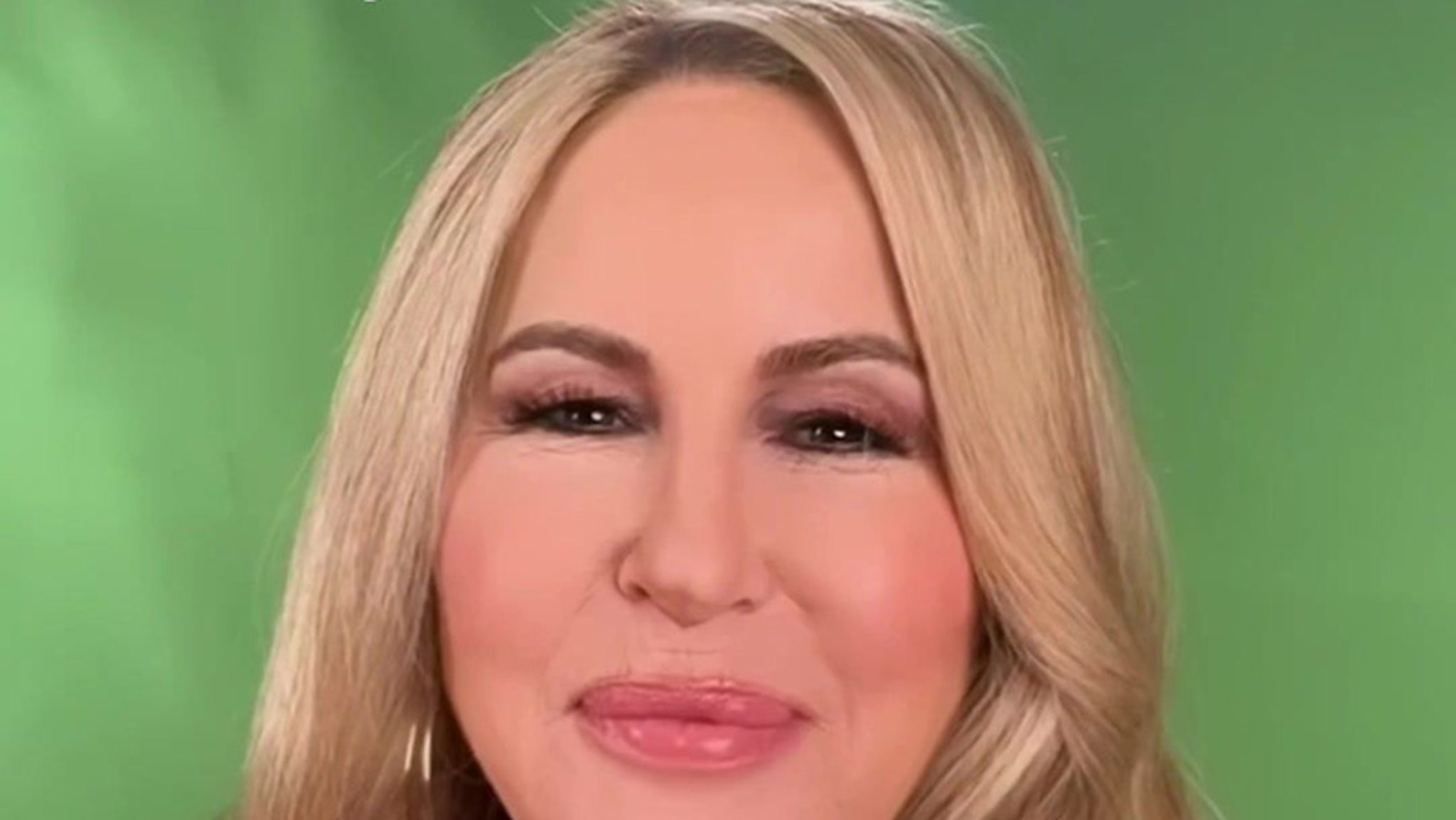 jennifer-coolidge-s-first-ever-tiktok-goes-viral-with-help-by-jenny