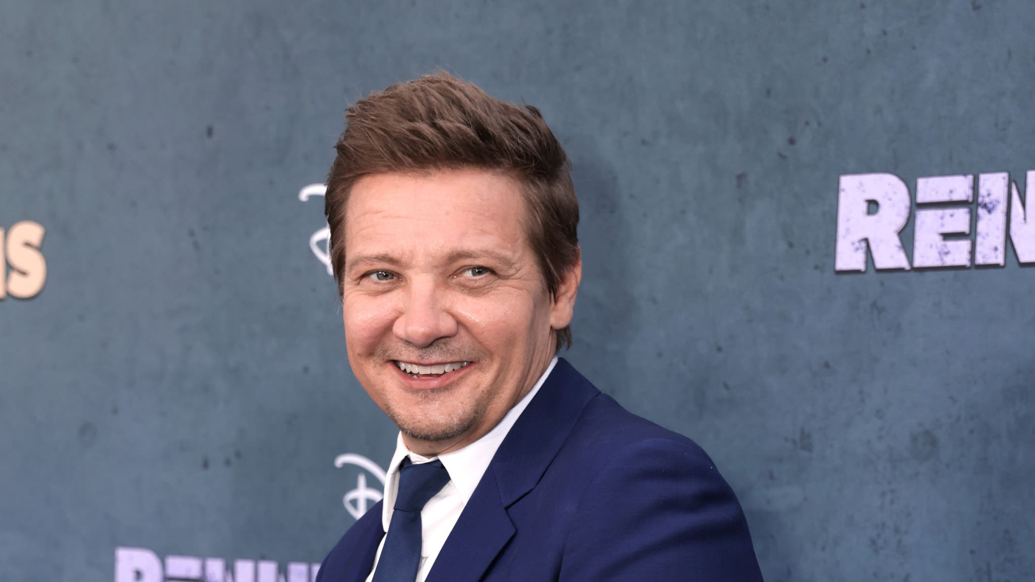 Jeremy Renner Joined by Daughter Ava for First Red Carpet Since ...