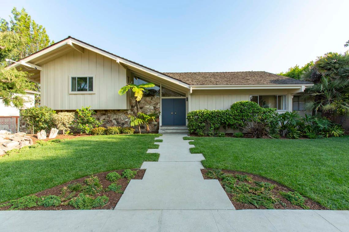 'The Brady Bunch' House Before And After 'A Very Brady Renovation'