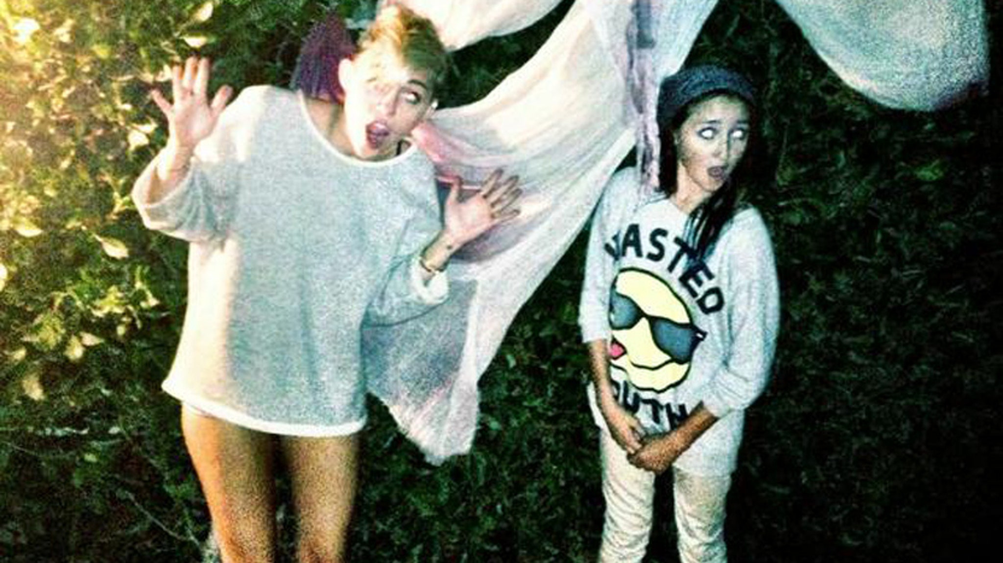 Miley Cyrus Goes Pantless Declares Love For Honey Boo Boo