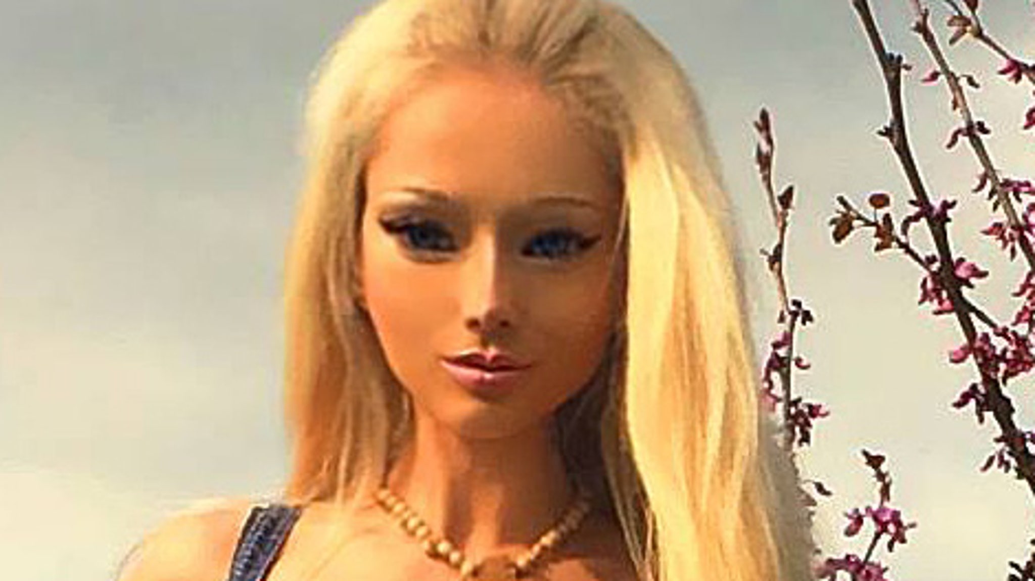 Human Barbie Is Back And Wait Until You See Her Unbelievable Abs Now