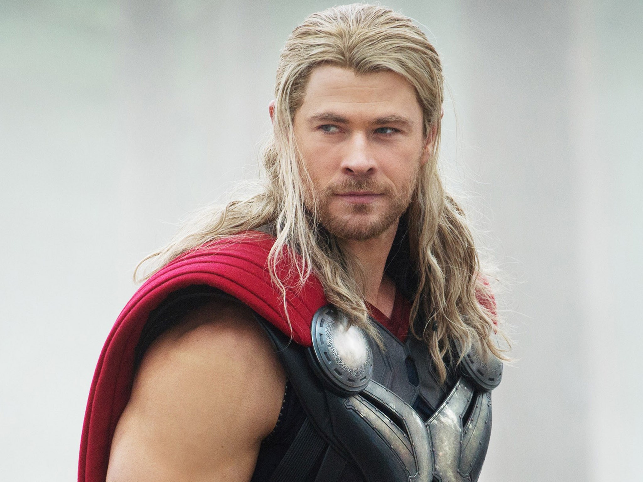 Thor: Ragnarok Exclusive First Look Photos