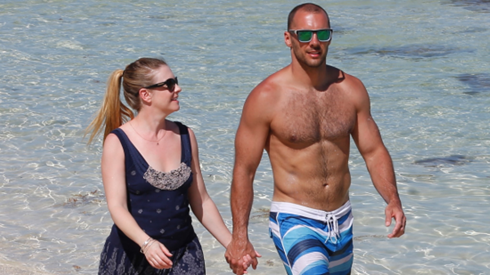 Melissa Joan Harts Husband Is Hot See His Shirtless Beach Bod