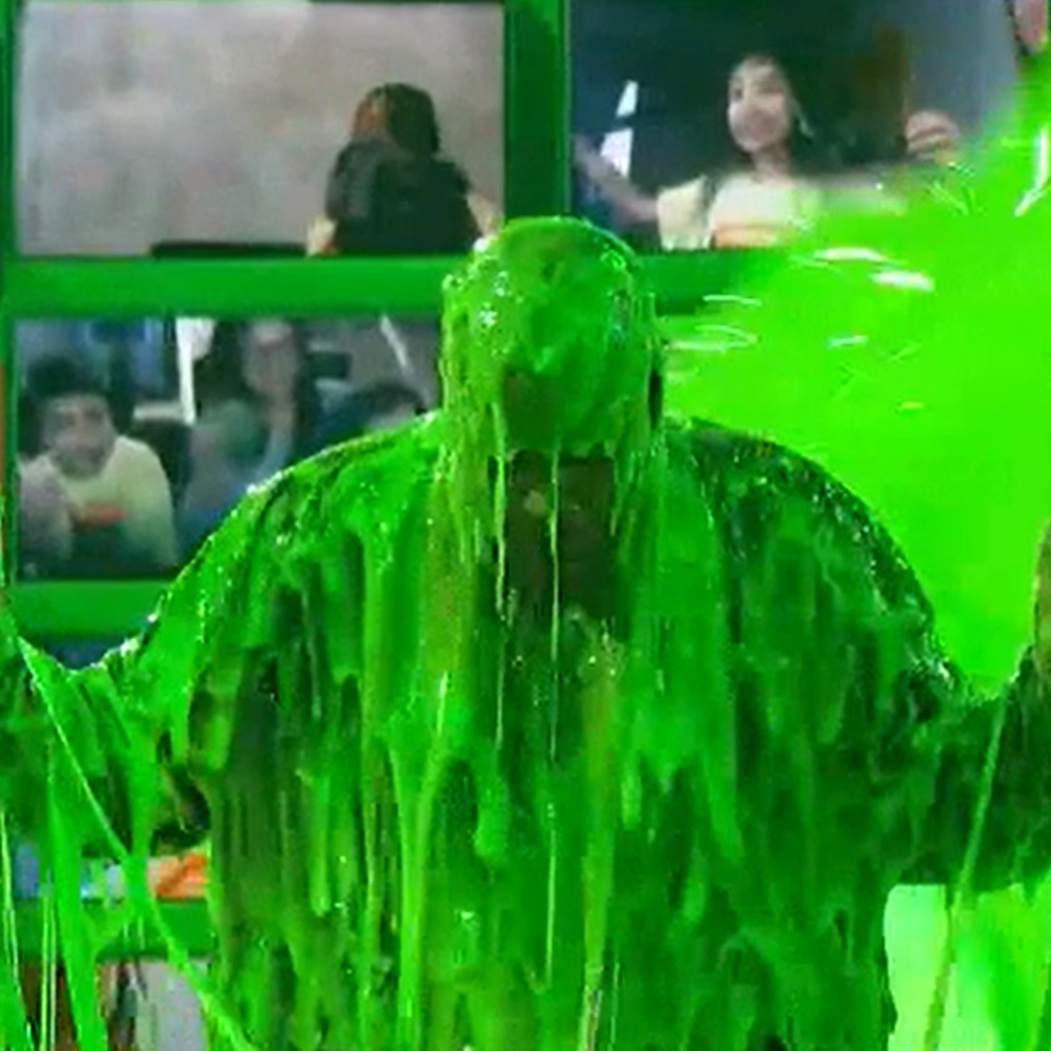 Nickelodeon Kids Choice Awards All The Viral Moments Big Winners And Slime - roblox slimed body suit