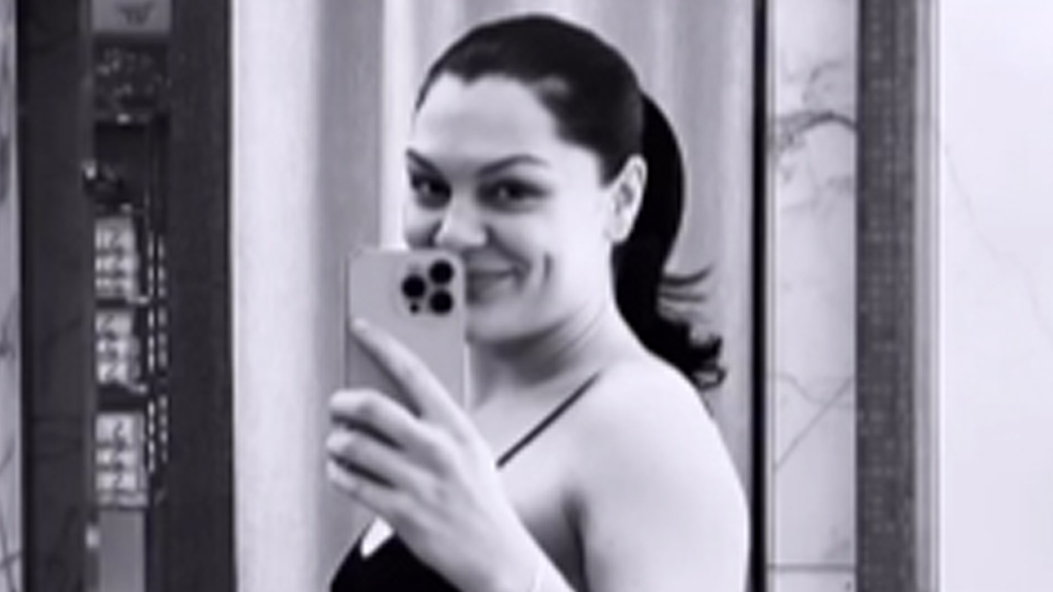 jessie-j-reveals-pregnancy-bares-baby-bump-in-first-photos