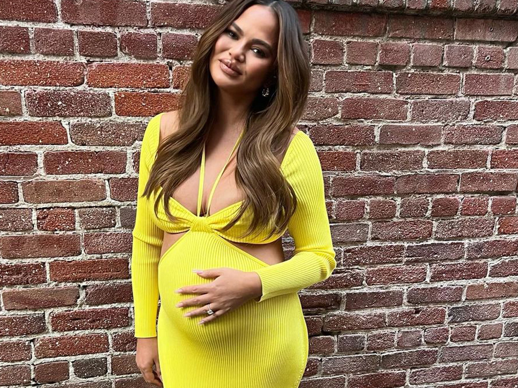 Pregnant Chrissy Teigen Shares Nude Bathroom Selfie To Talk About Acid  Reflux