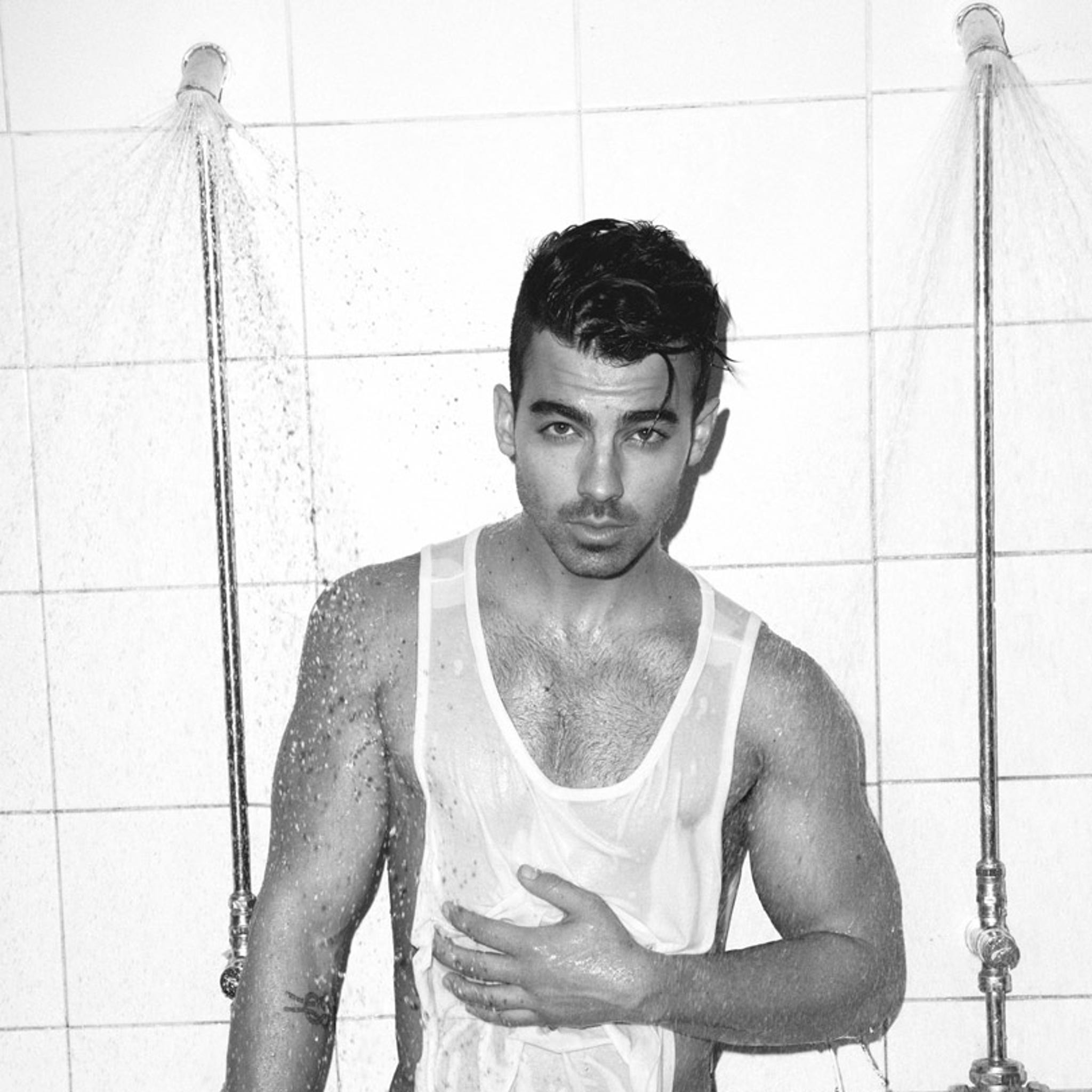 Joe Jonas Dishes on Vanessa Hudgens Nude Photo Scandal, Talks Past Porn Obsession!
