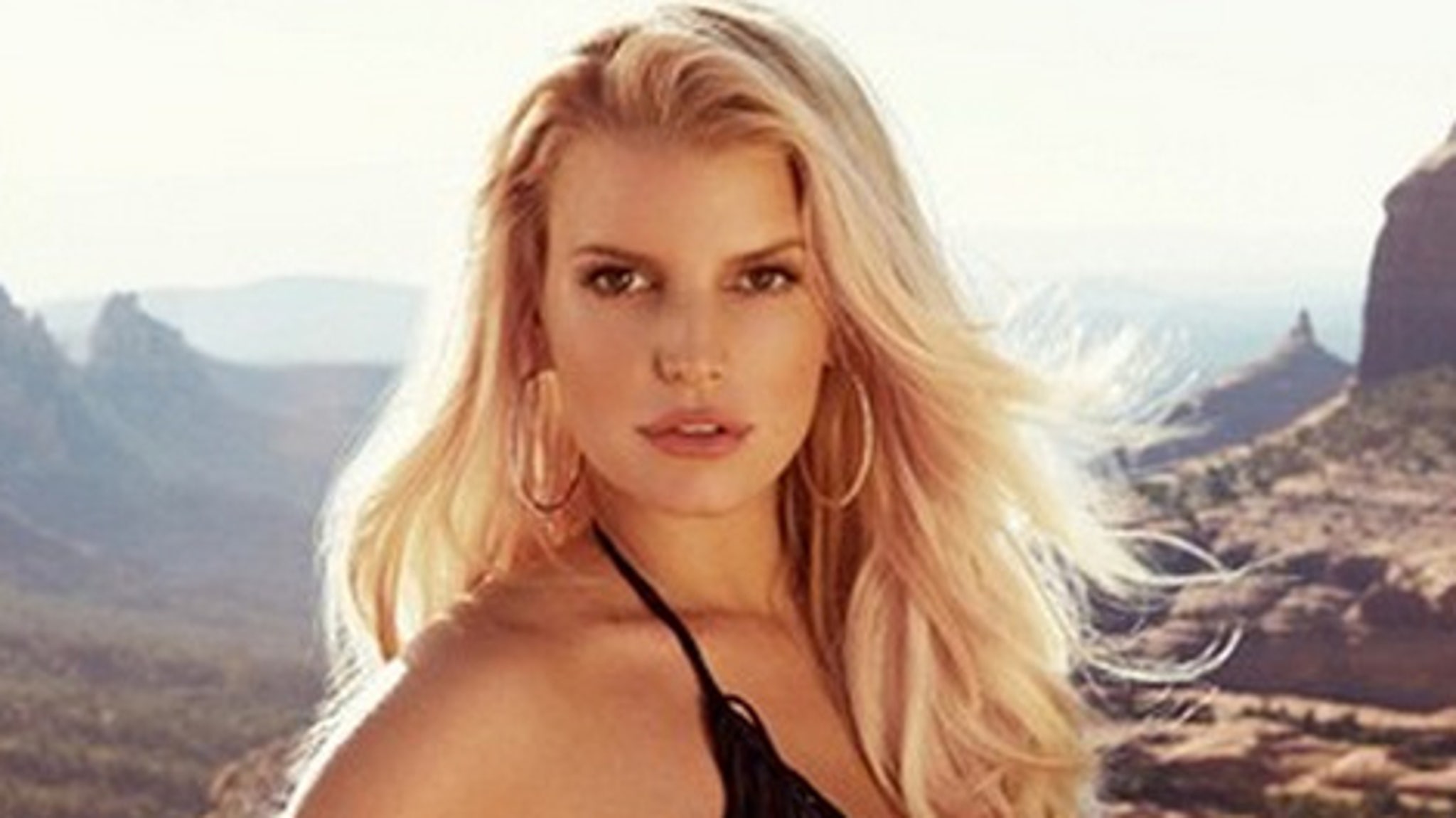 Jessica Simpson Showed Her Ridiculously Toned Abs In An 
