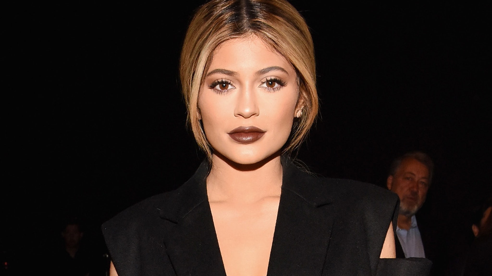 Kylie Jenner Dons Conservative But Ridiculous Look While Pregnant 