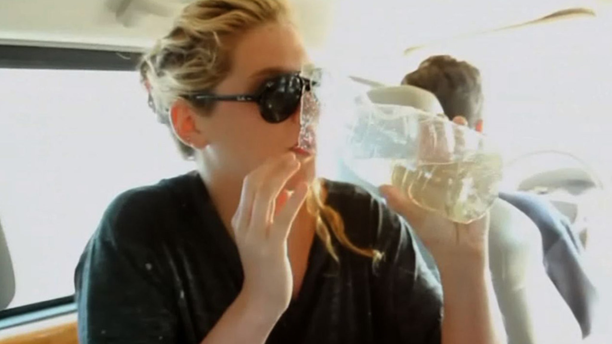 Video Keha Drinks Her Own Urine 