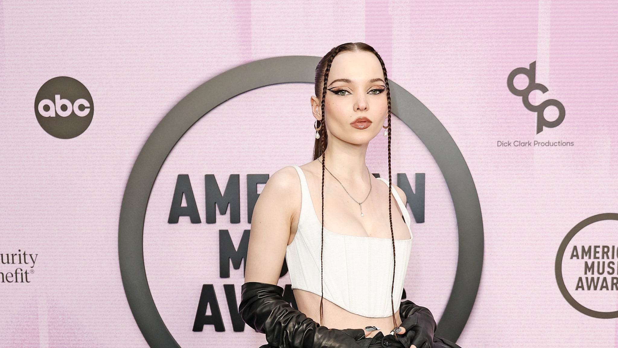 2022 American Music Awards Red Carpet -- Every Must-See Look!