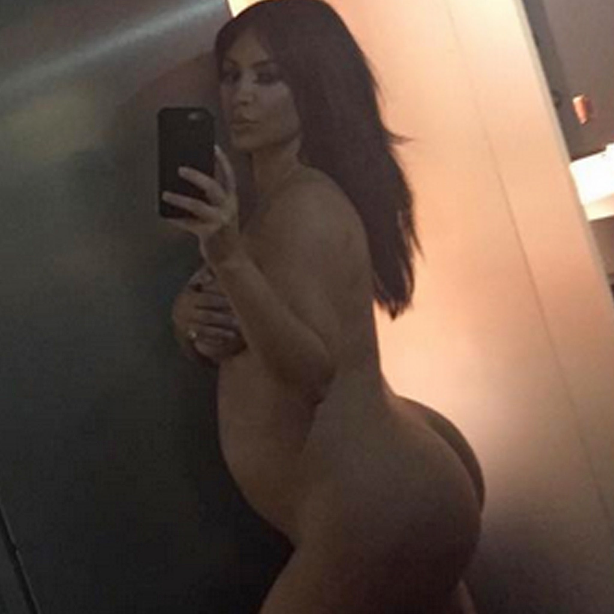 Pregnant Kim Kardashian Goes Totally Naked -- Bump, Booty, It's All Here!