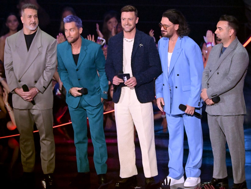 Justin Timberlake Reunites With 'N Sync At MTV Video Music Awards