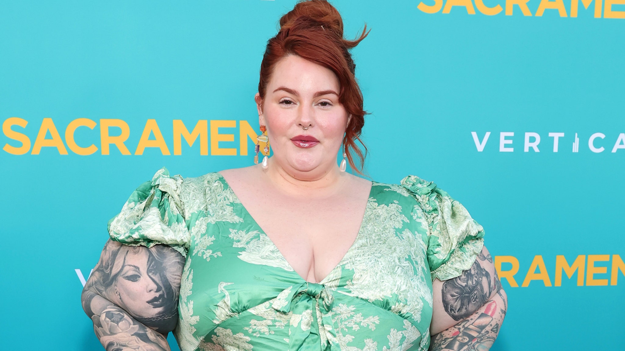 Tess Holliday Says a United Flight Attendant Fat-Shamed Her, Told Her to ‘Lose Weight’ Tess Holliday Says a United Flight Attendant Fat-Shamed Her, Told Her to ‘Lose Weight’