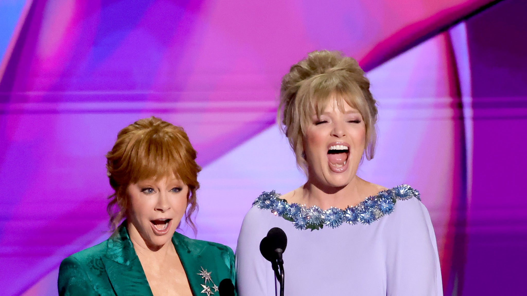 Reba McEntire and Melissa Peterman Reunite at 2024 Emmys