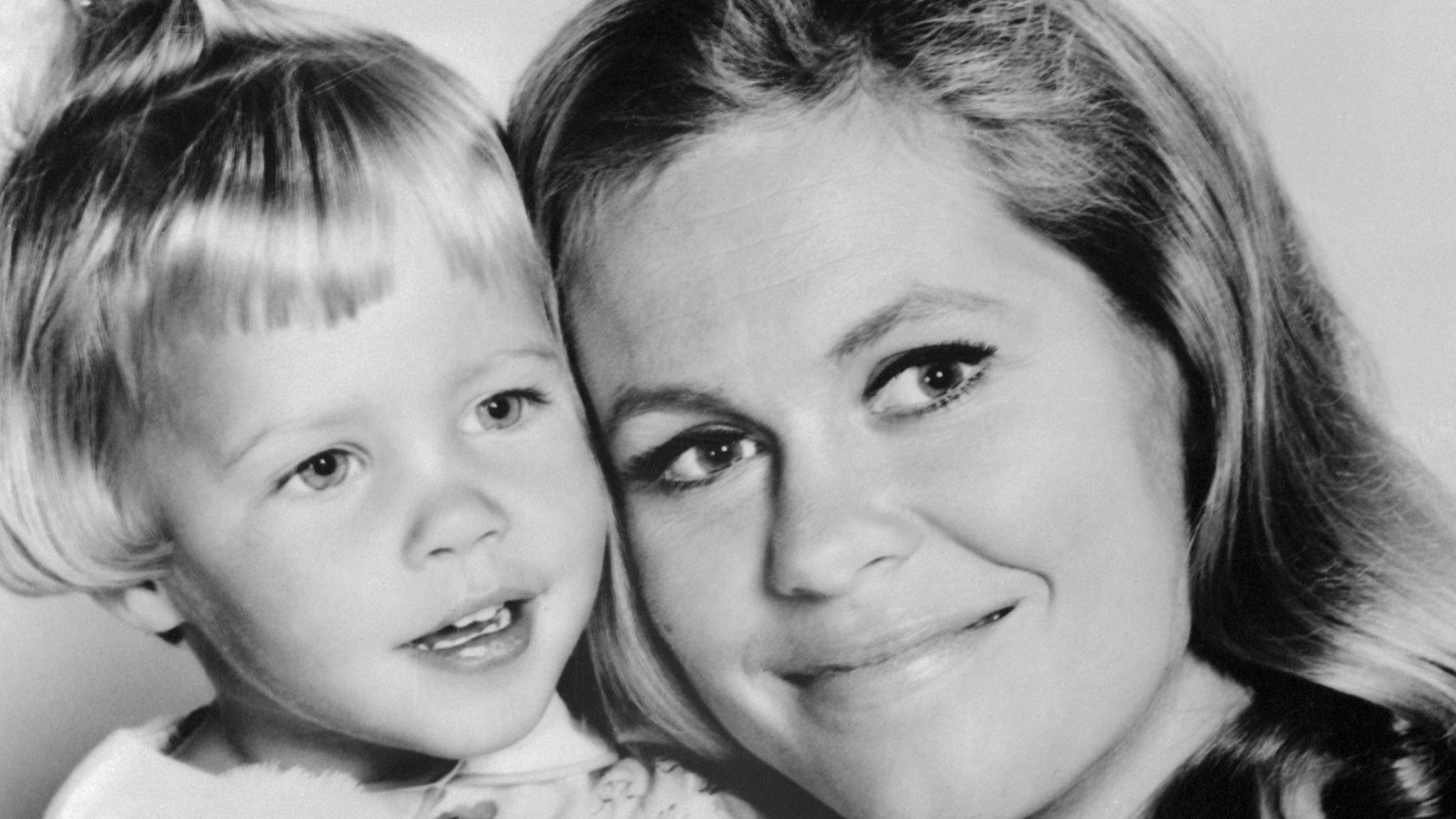 Bewitched’s Erin Murphy Denies Facelift as She Shares No-Makeup Photo at 61 Bewitched’s Erin Murphy Denies Facelift as She Shares No-Makeup Photo at 61