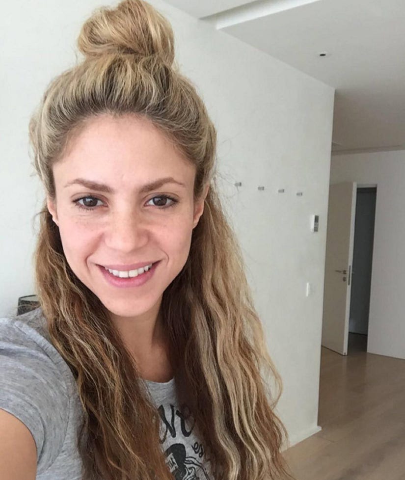 Shakira Celebrates 39th Birthday With Gorgeous Makeup-Free Photo!