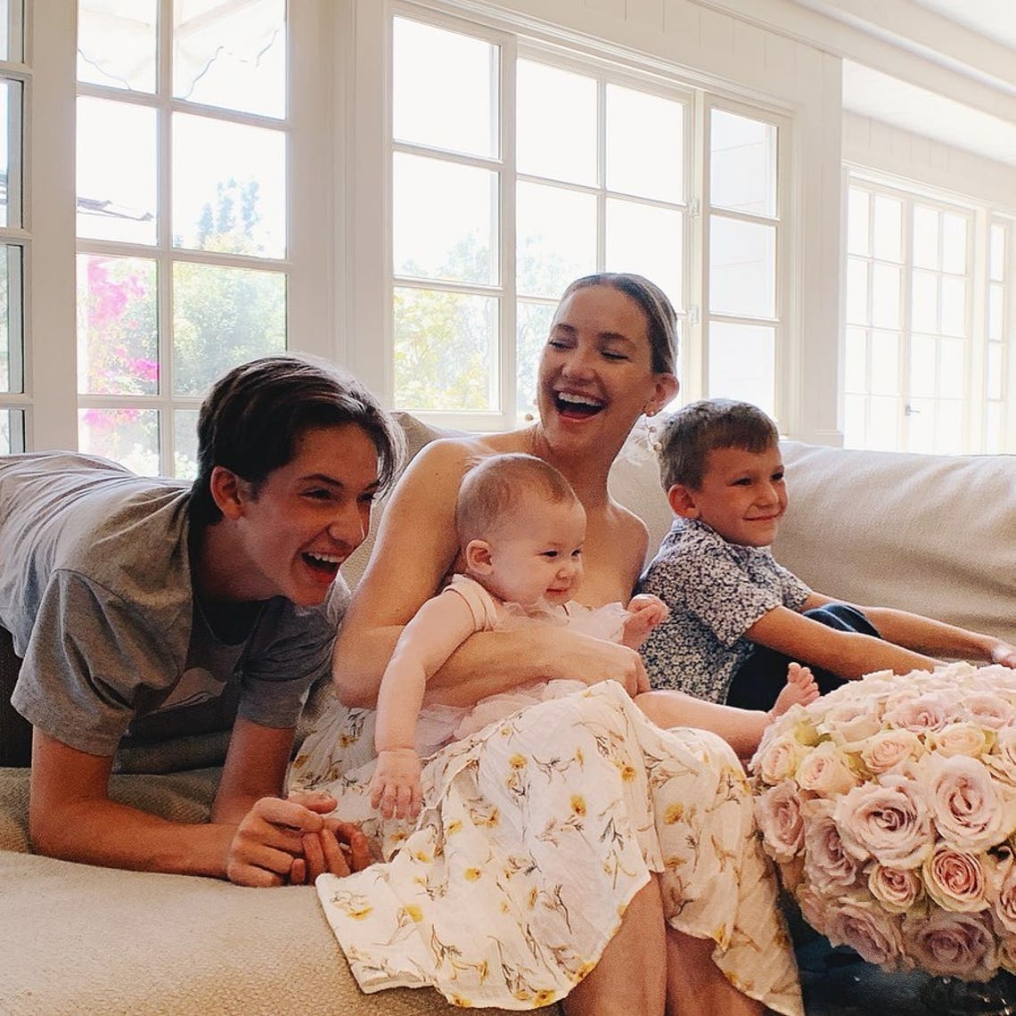 Жизнь ребенка инстаграм. Кейт Хадсон с детьми 2020. Кейт Хадсон семья. Кейт Хадсон с детьми. Кейт Хадсон фото с семьей.