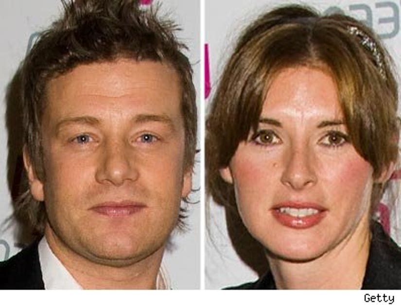 Jamie Oliver & Wife -- Another Bun in t picture