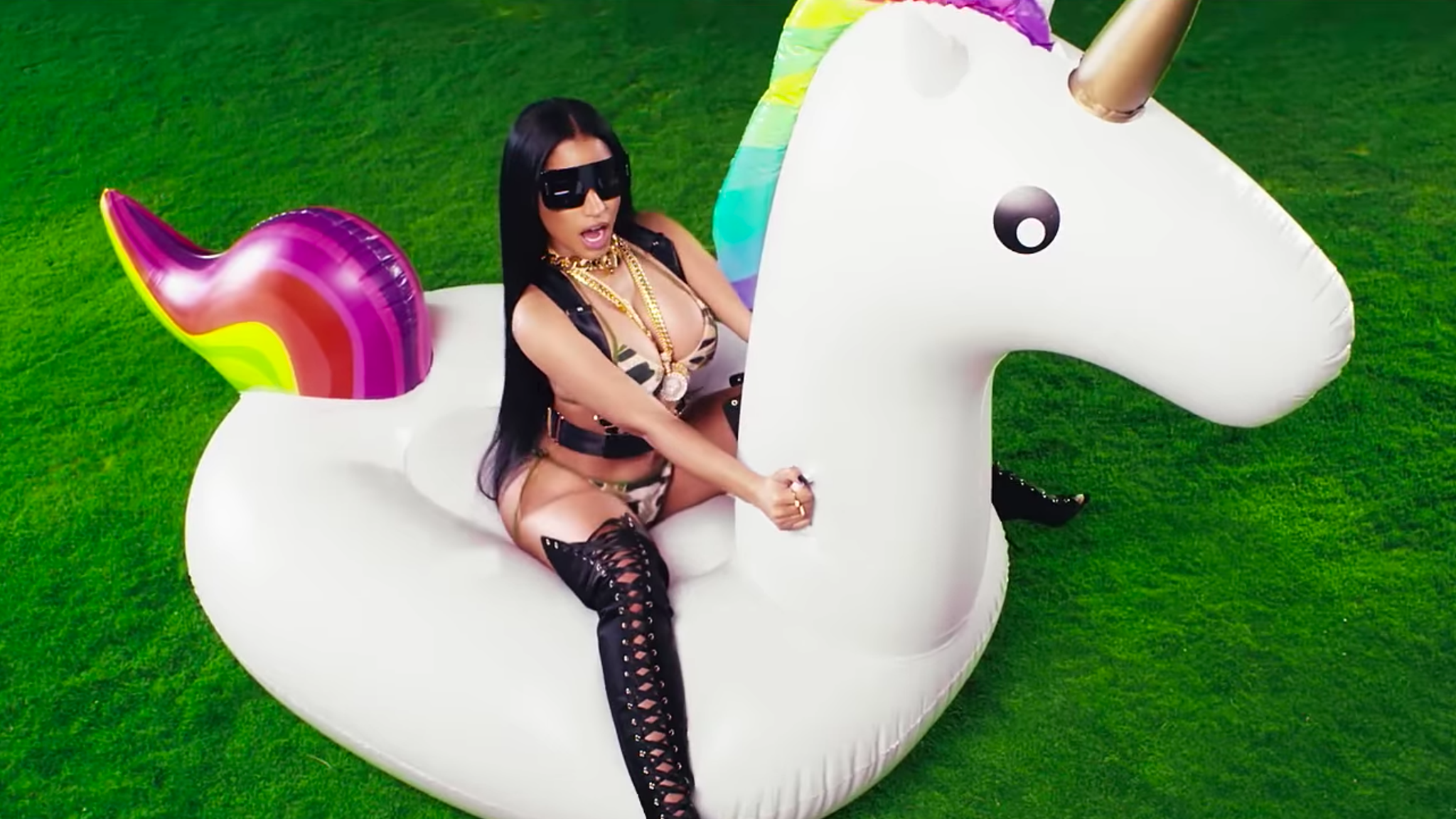 Nicki Minaj Dry Humps A Unicorn In Gucci Mane S Nsfw Make Love Music