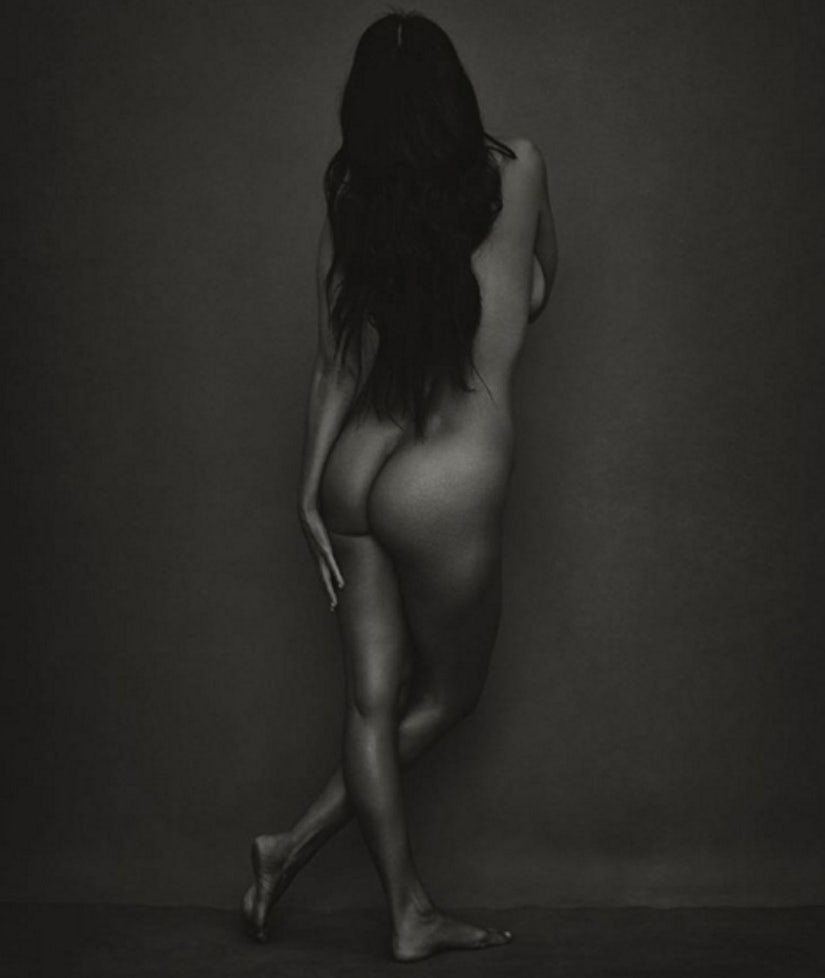 It's a Full Moon for Kourtney Kardashian as She Goes Totally Naked!
