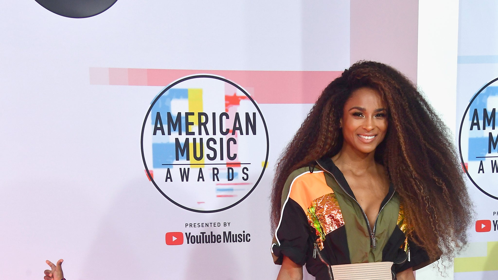 American Music Awards -- All the Red Carpet Looks