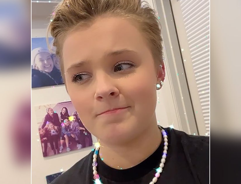 Jojo siwa reveals why she wasn t at nickelodeon kids choice awards 