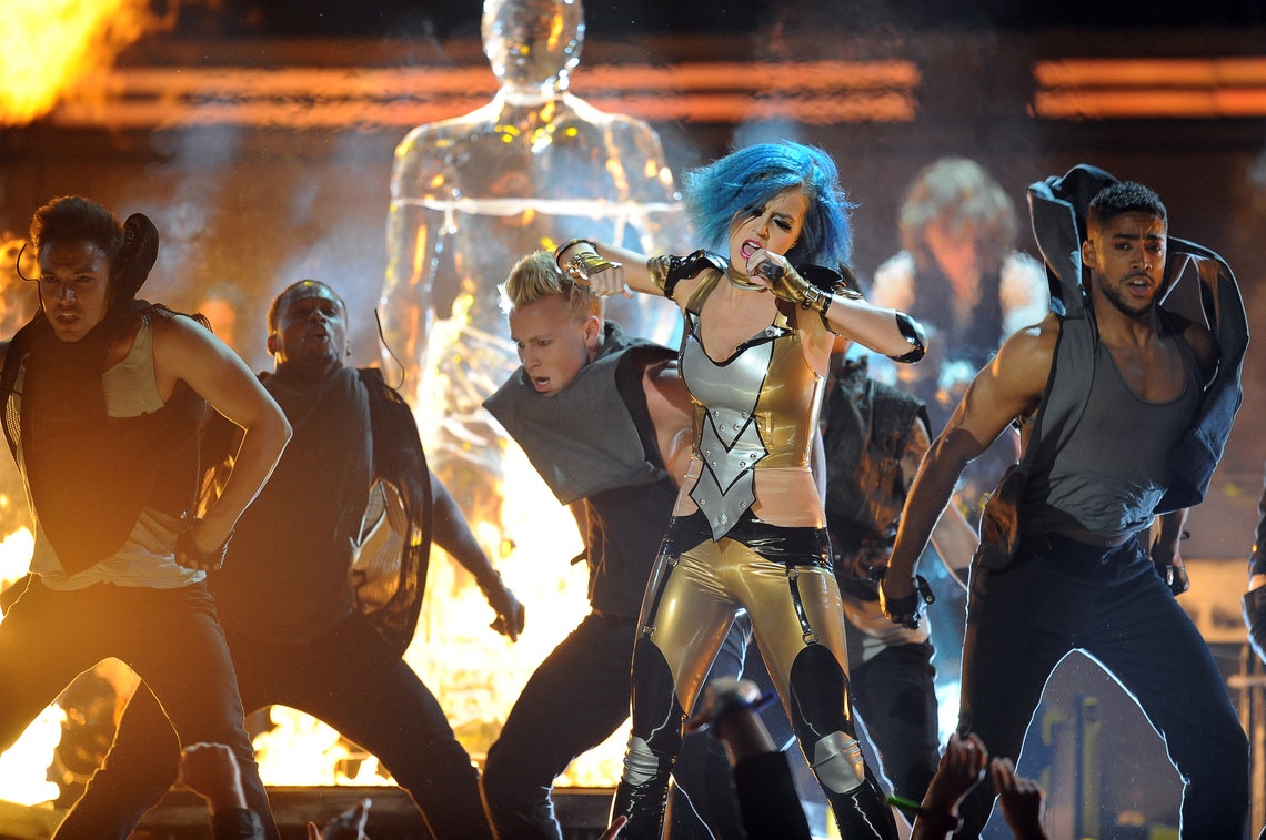 Eight cringe-worthy looks from the Grammys red carpet - Chatelaine, image size:1140x757