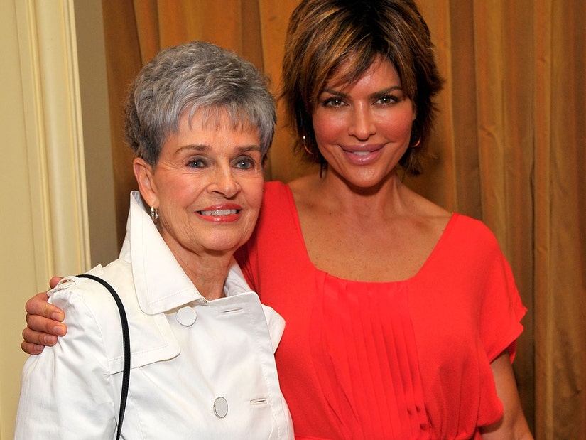 Lisa Rinna Was 'Guided' By her Deceased Mother To Quit 'RHOBH