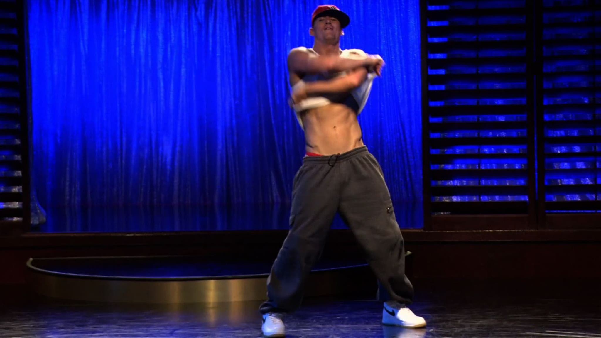 "Magic Mike": See Sexy Stripteases In Behind-the-Scenes Clips! 
