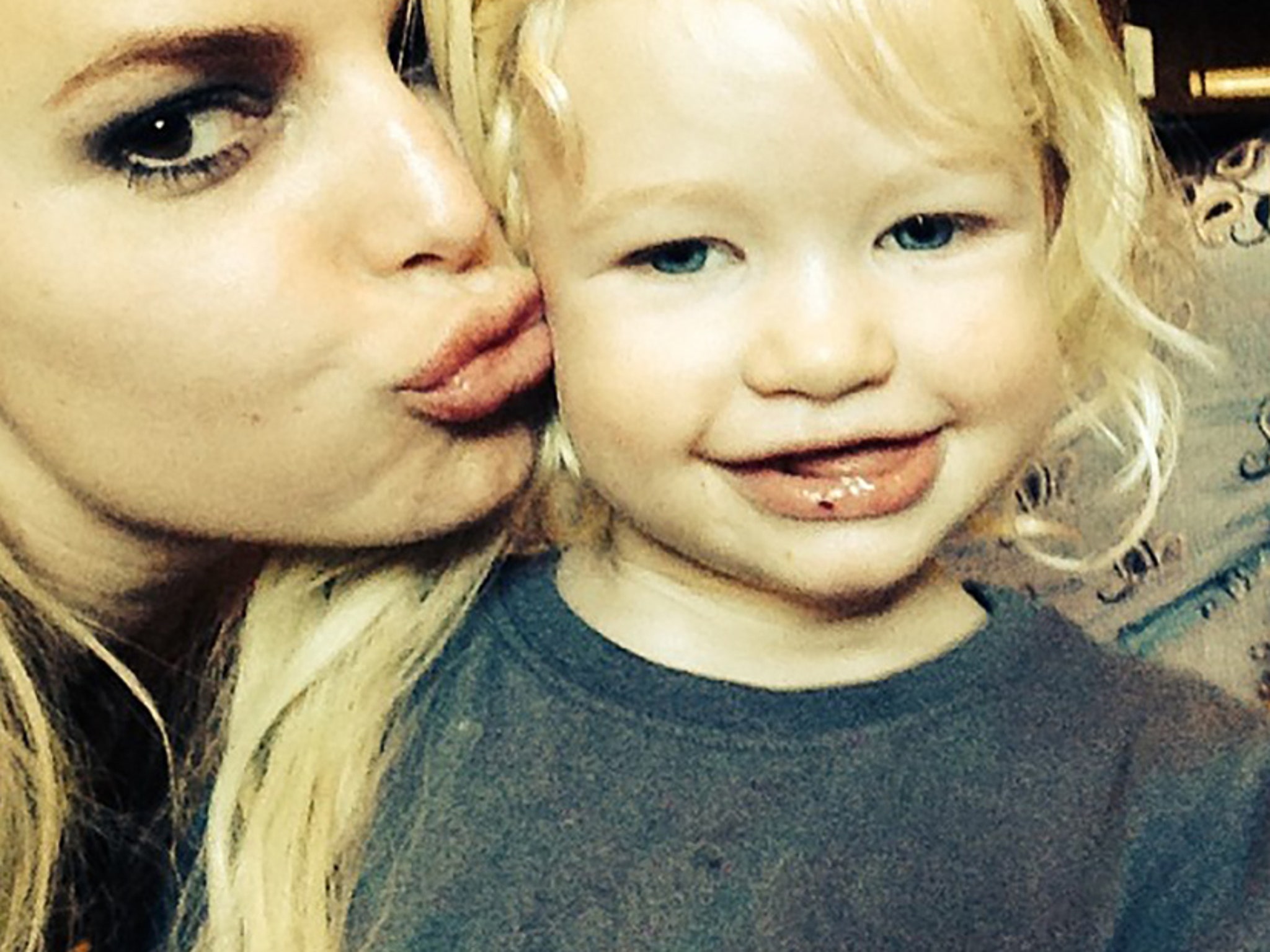 Jessica Simpson Shares Sweet Kissing Photo With Daughter Maxwell