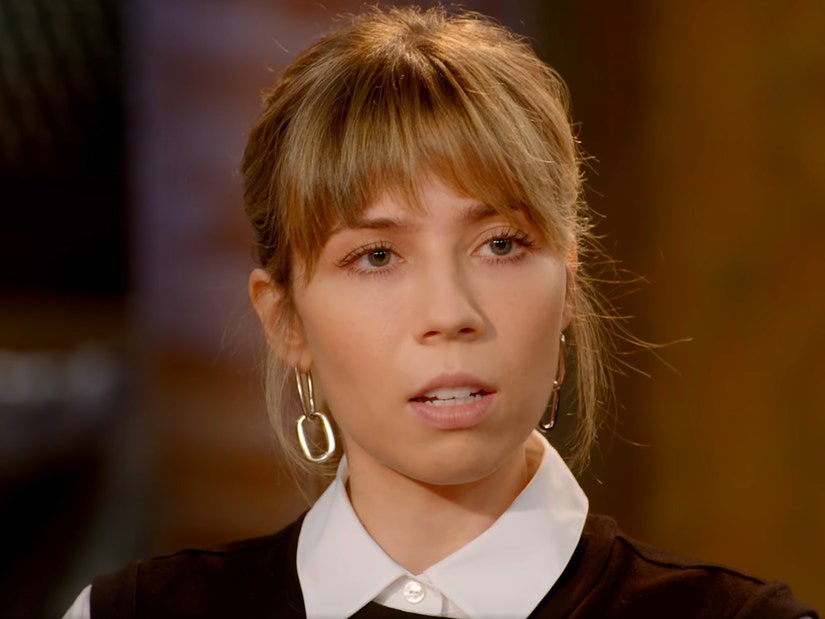 Jennette Mccurdy Tells Red Table Talk Mom Forced Showers With Teenage Brother When She Was 11 9120