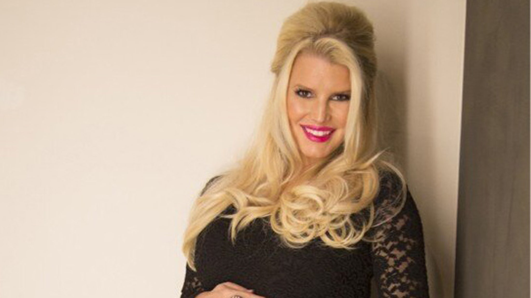 Video: Jessica Simpson Accidentally Lets Baby's Sex Slip
