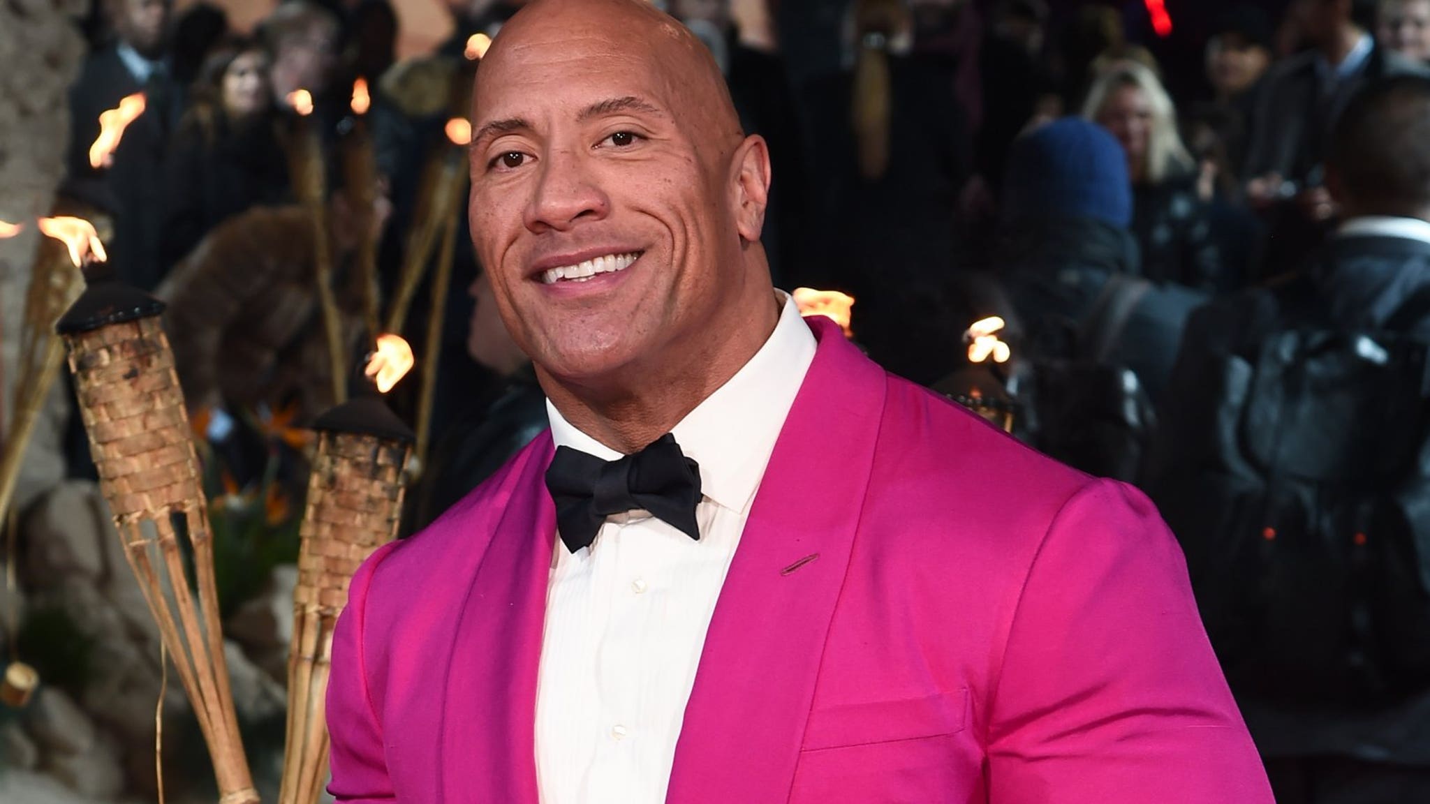 Dwayne Johnson gifts TV host his ring after she compliments it - PUNE.NEWS