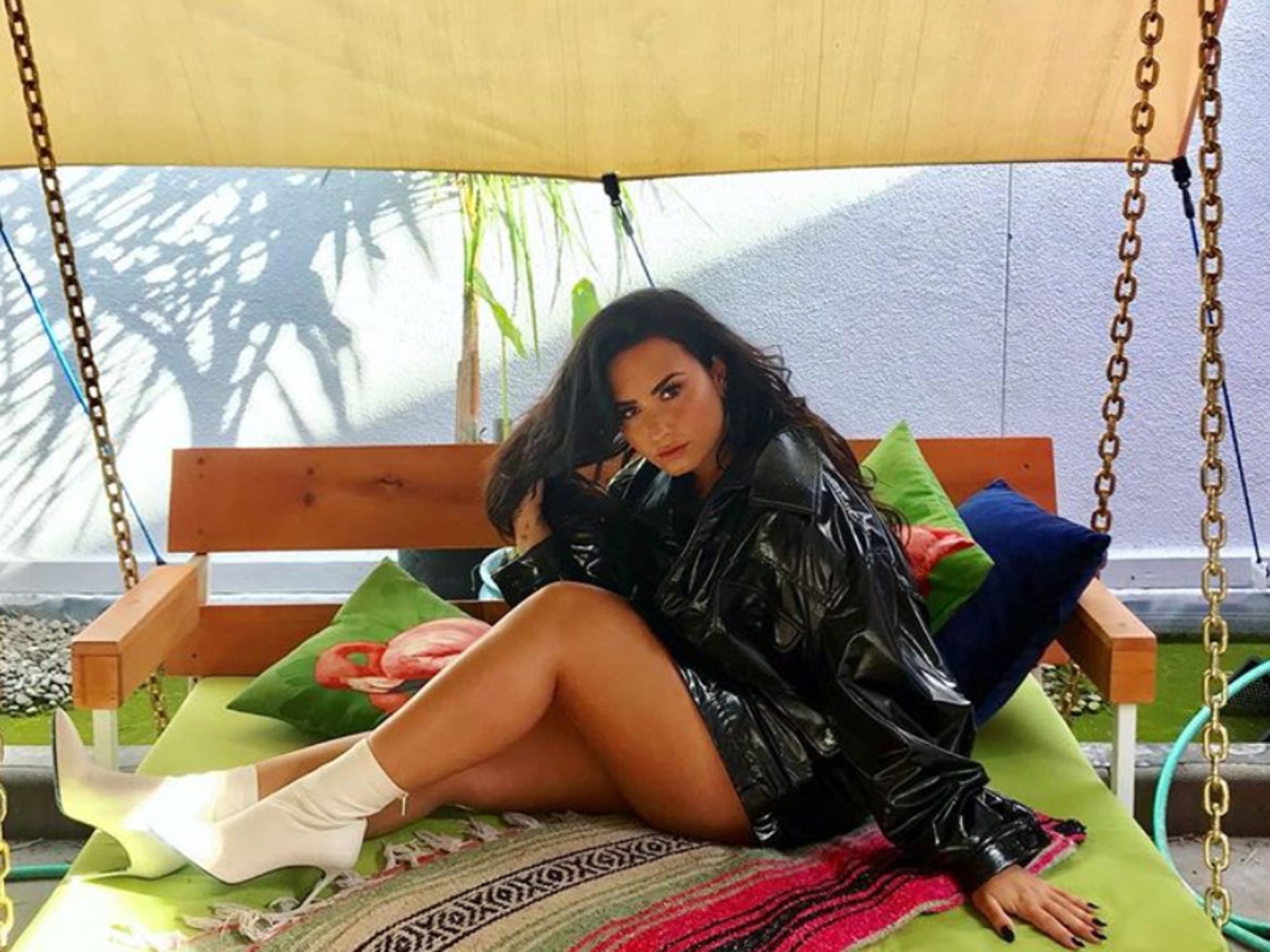 Demi Lovato shows off her 'no-more-dieting thighs