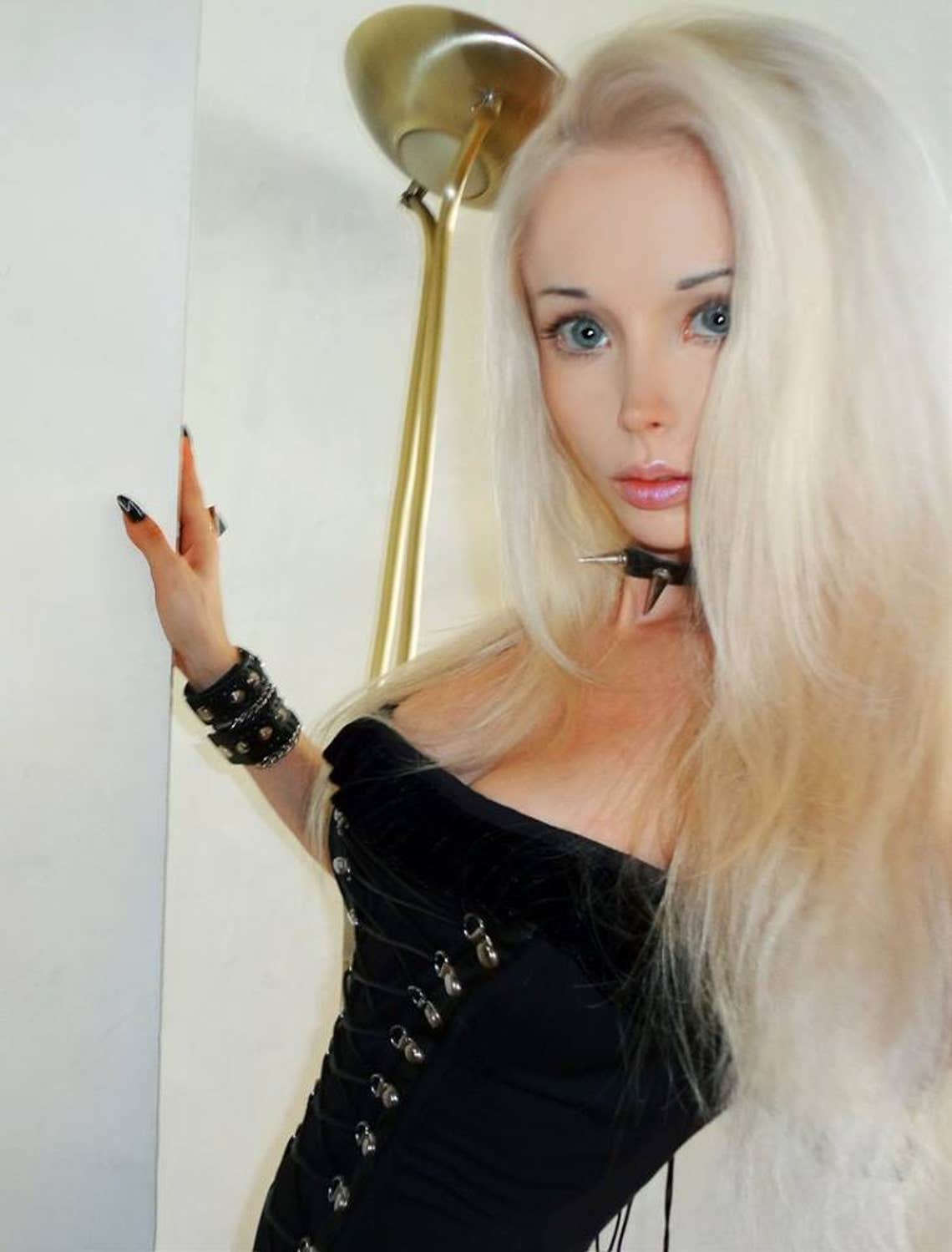 Valeria Lukyanova Real Life Barbie 9069