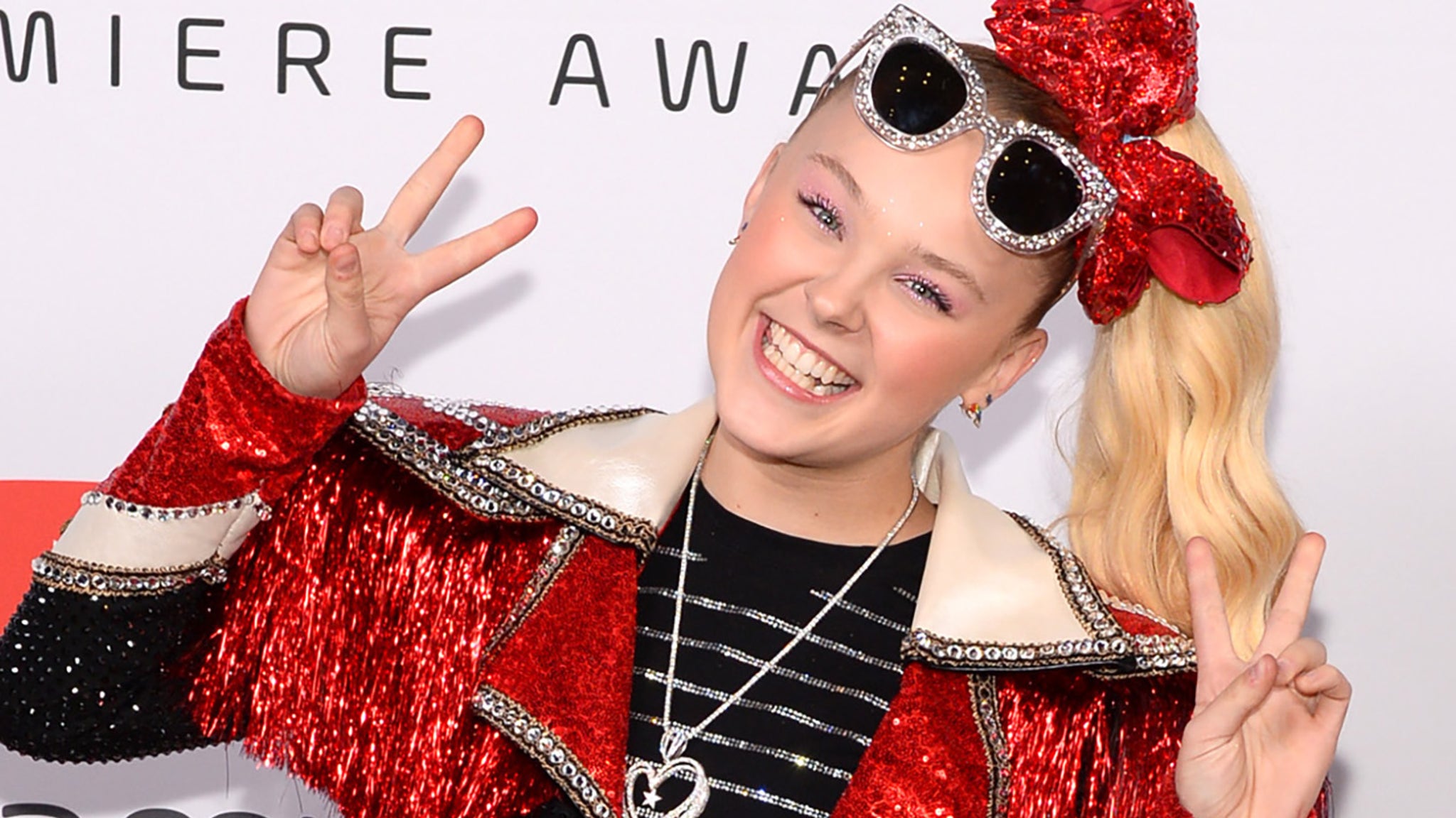 JoJo Siwa says paparazzi called the police to force her out to take pictures after leaving