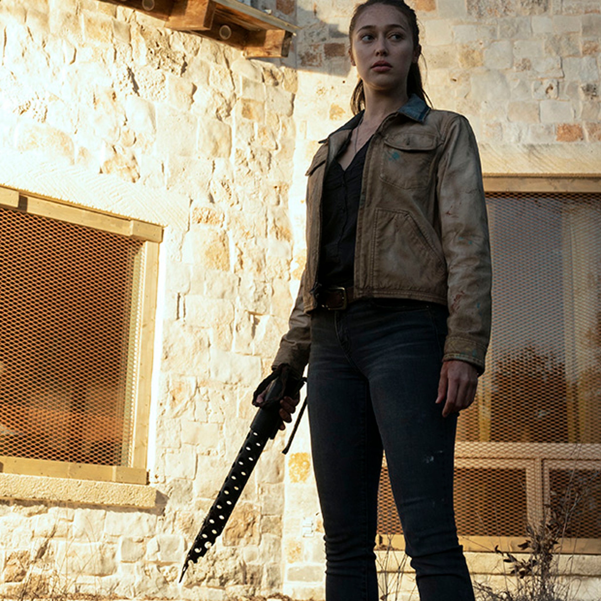 Fear the Walking Dead Mid-Season Finale: Alycia Debnam-Carey Interview  (Exclusive)