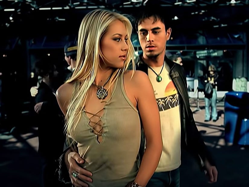 Anna Kournikova Sings Along to Enrique Iglesias Songs