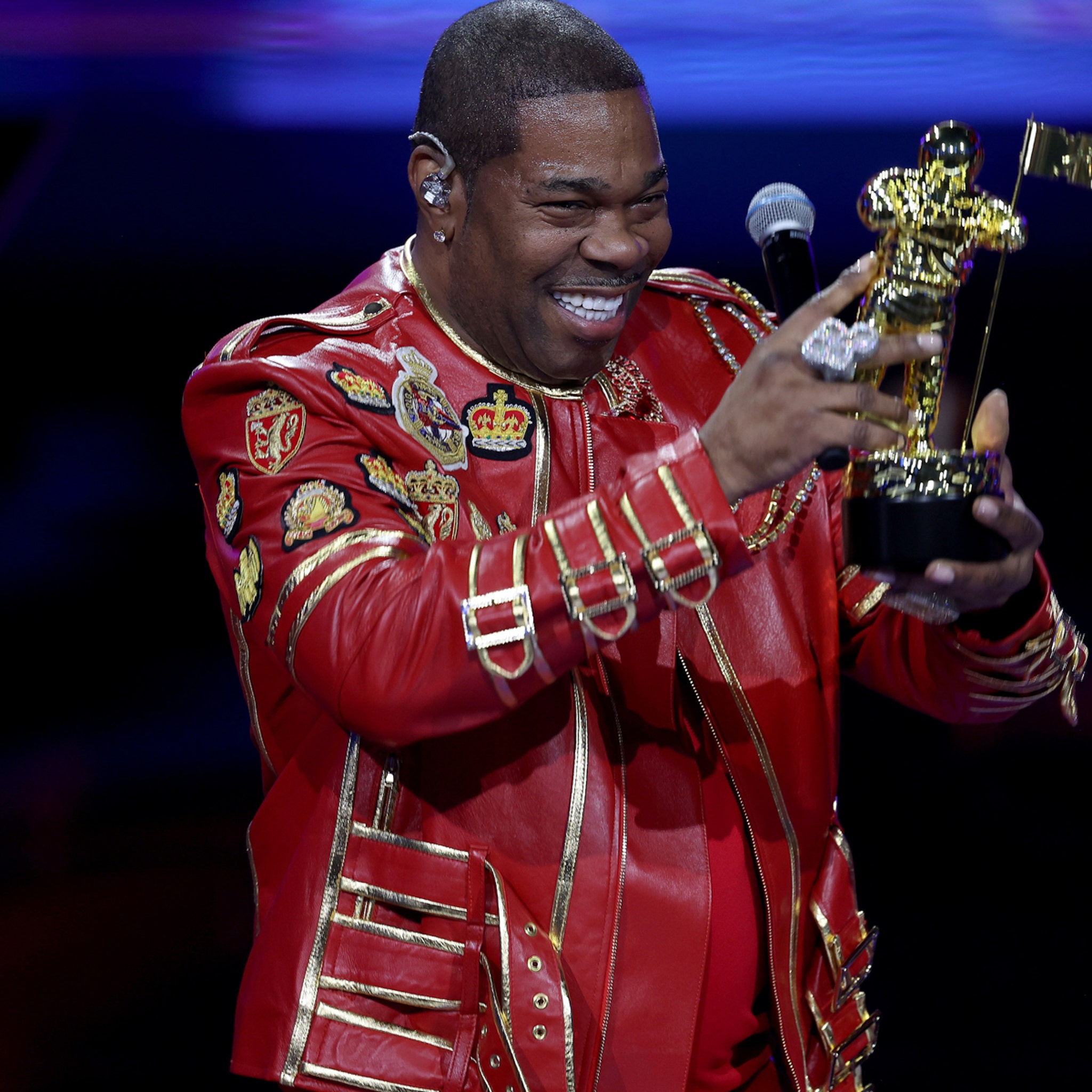 Busta Rhymes Honors Ananda Lewis While Accepting First Rock the Bells  Visionary Award at VMAs, image size:2048x2048