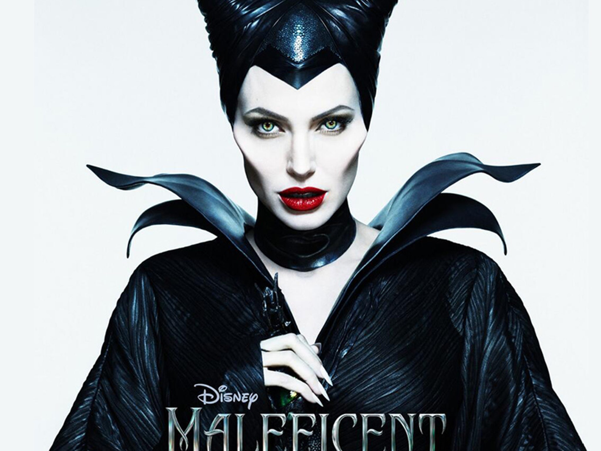 Angelina Jolie is Stunningly Scary on New \, image size:2048x1535