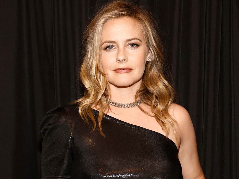 Alicia Silverstone Says She 'Wasn't Prepared' For Fame After 'Clueless'  Movie