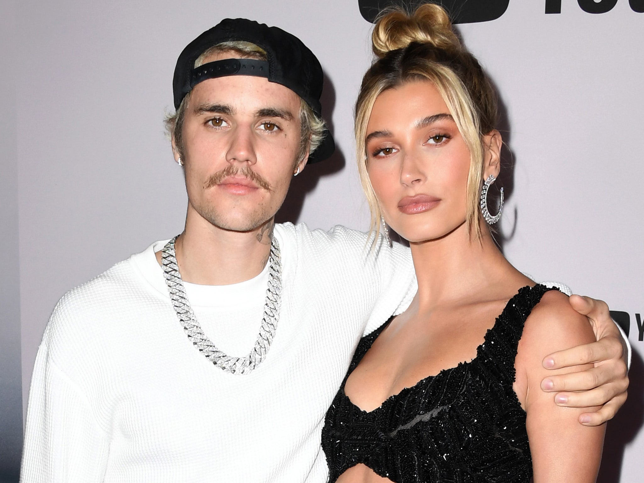 Justin Bieber holds his pants at lunch while Hailey Bieber rocks