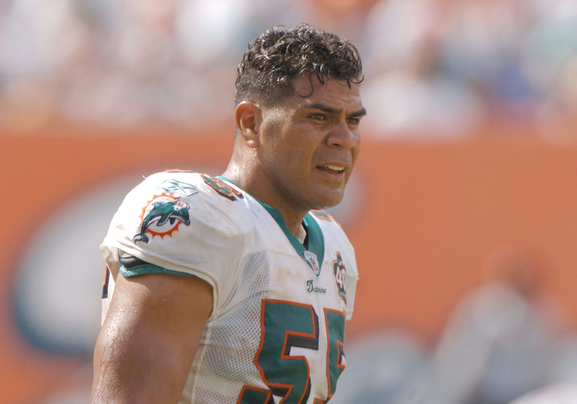 Linebacker Junior Seau of the Miami Dolphins hugs former teammate News  Photo - Getty Images