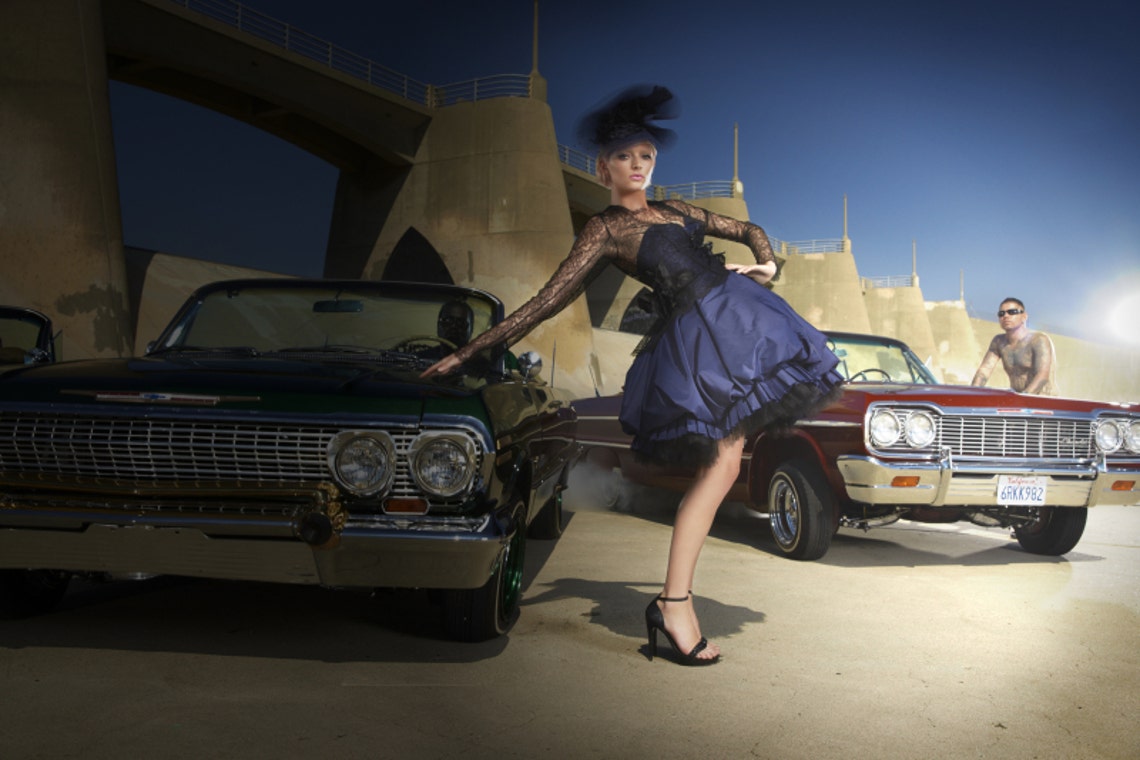 Grade Photo | Portrait photography poses, Photography poses women, Classic car  photoshoot